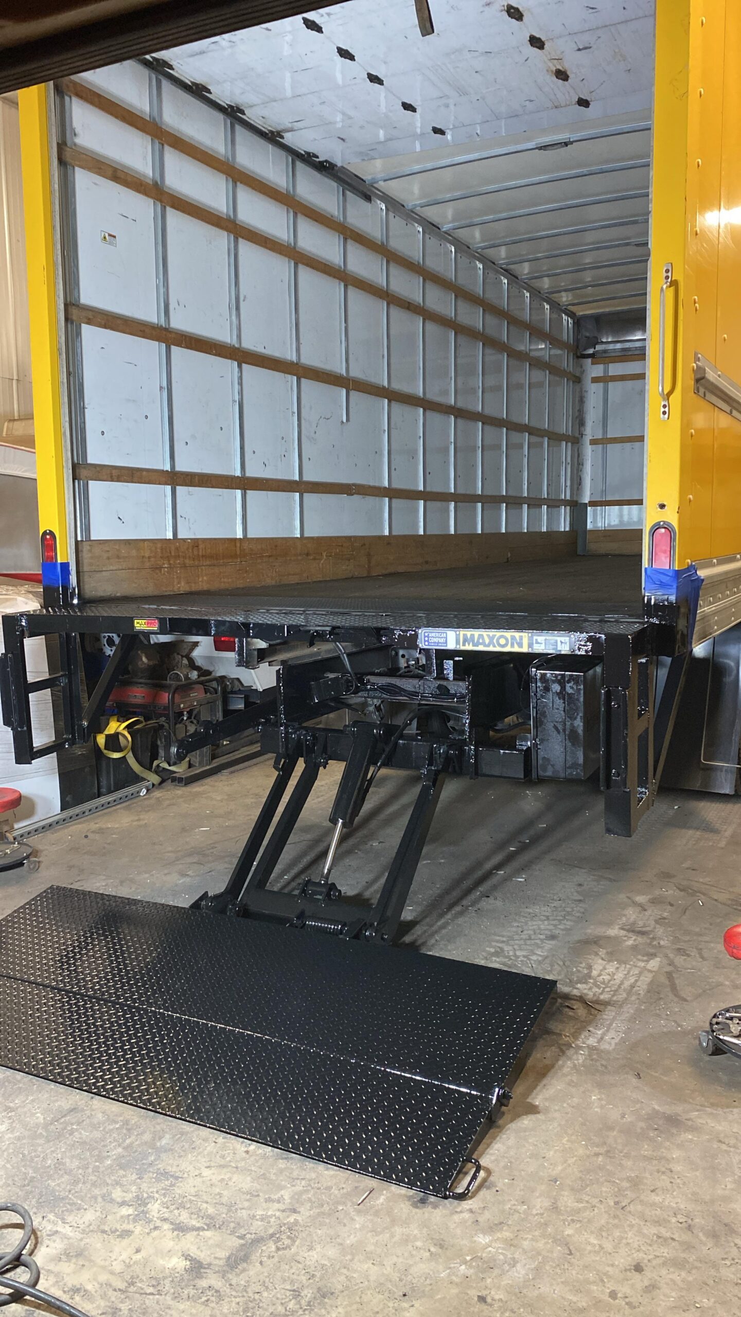 Professional thieman liftgate repair & installation – chicago 3 El camiones, thieman liftgate repair – chicago, il