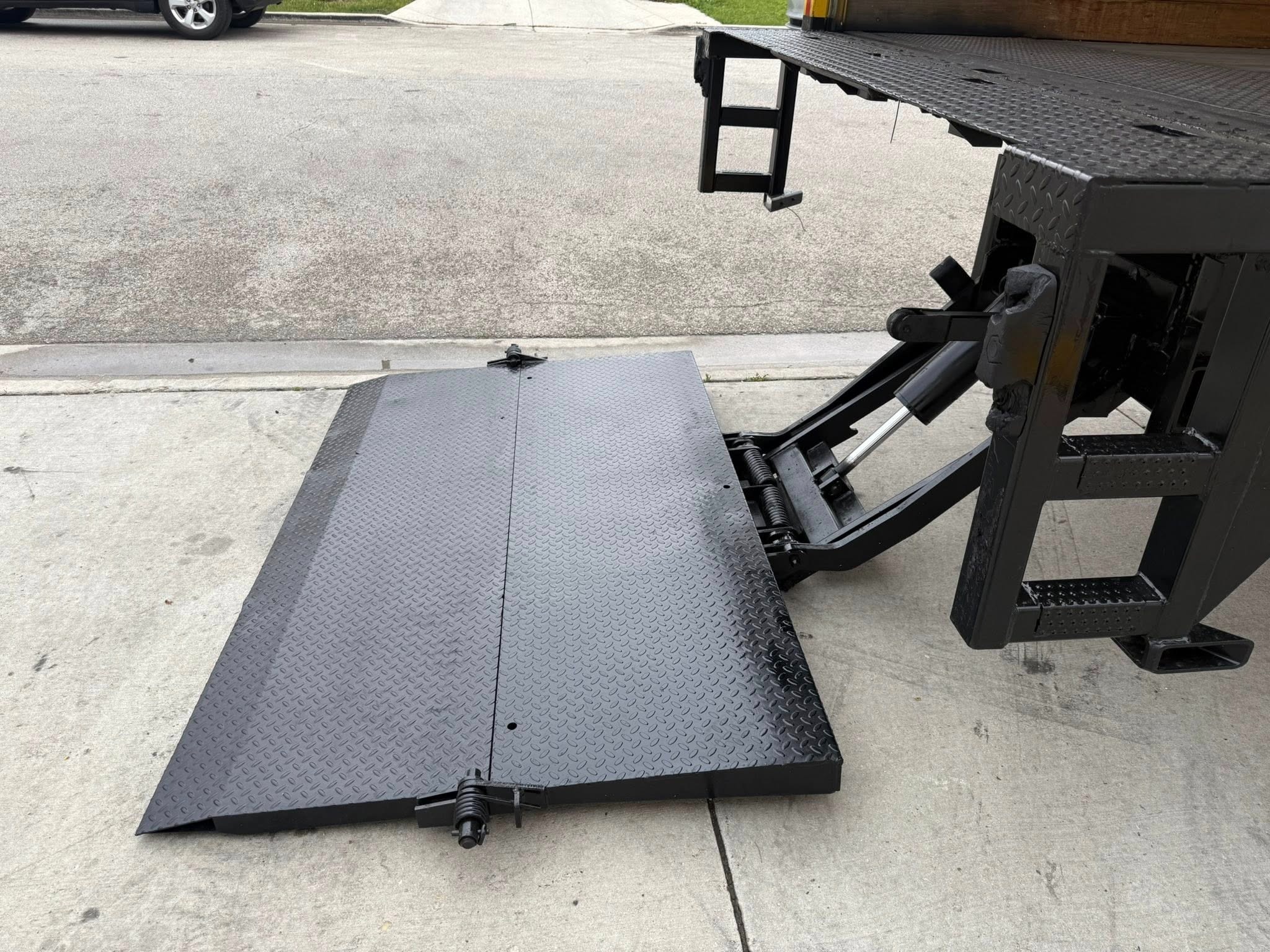 Professional interlift liftgate repair & installation – chicago 3 Interlift liftgate repair chicago, interlift by palfinger, el camiones, interlift liftgate services