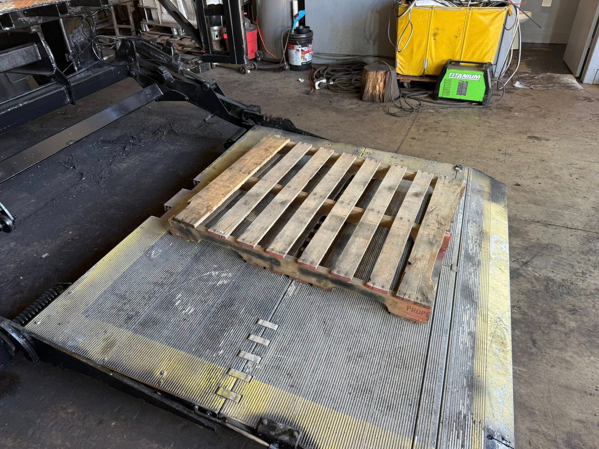 Leyman liftgate services, leyman liftgate repair, el camiones